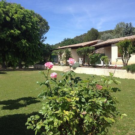 ホテル Espace Loisirs Saint-Martin-dʼArdèche エクステリア 写真