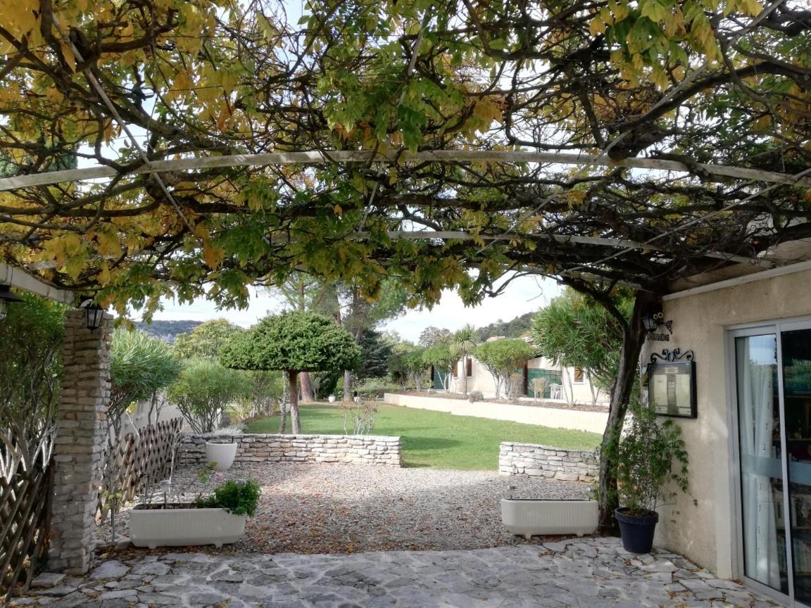 ホテル Espace Loisirs Saint-Martin-dʼArdèche エクステリア 写真