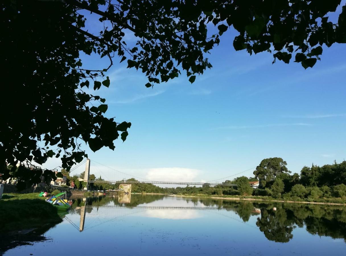 ホテル Espace Loisirs Saint-Martin-dʼArdèche エクステリア 写真