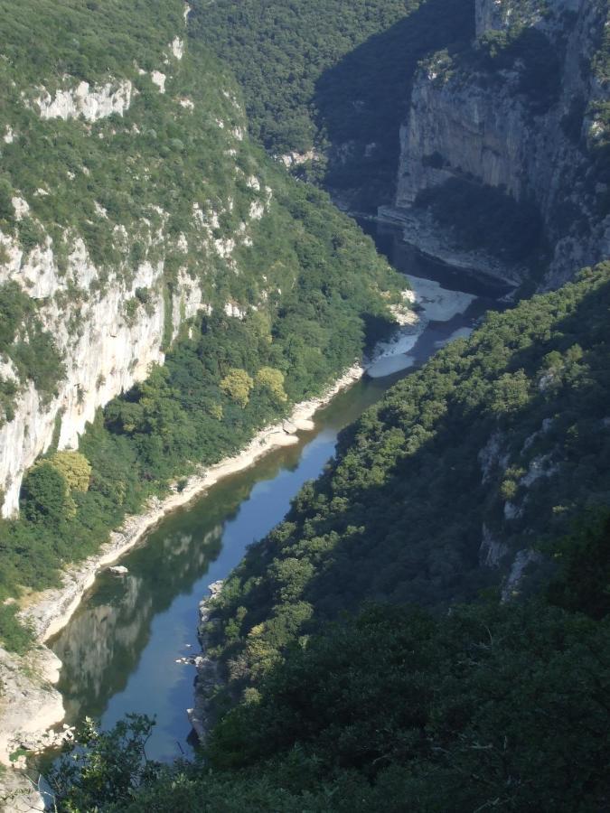 ホテル Espace Loisirs Saint-Martin-dʼArdèche エクステリア 写真